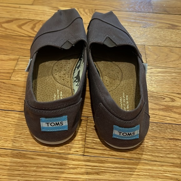 Toms Shoes - Picture 2 of 6
